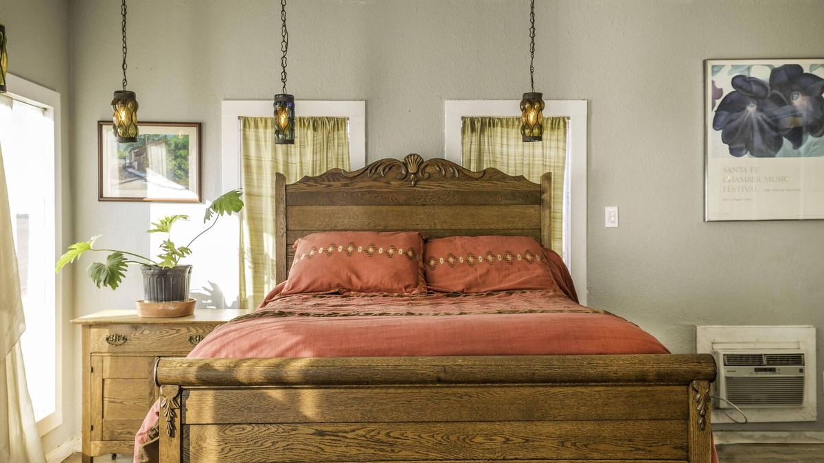 Shallowater House | HASIENDA STYLE. ENTIRE HOME DIVIDED INTO 4 PRIVATE APARTMENTS