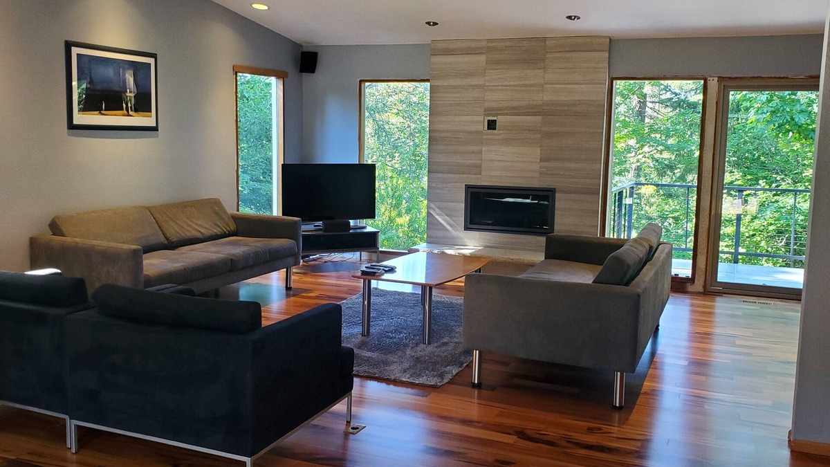 Bonny Slope House | Haskell Treehouse is family-friendly in a quiet area close to downtown Portland.