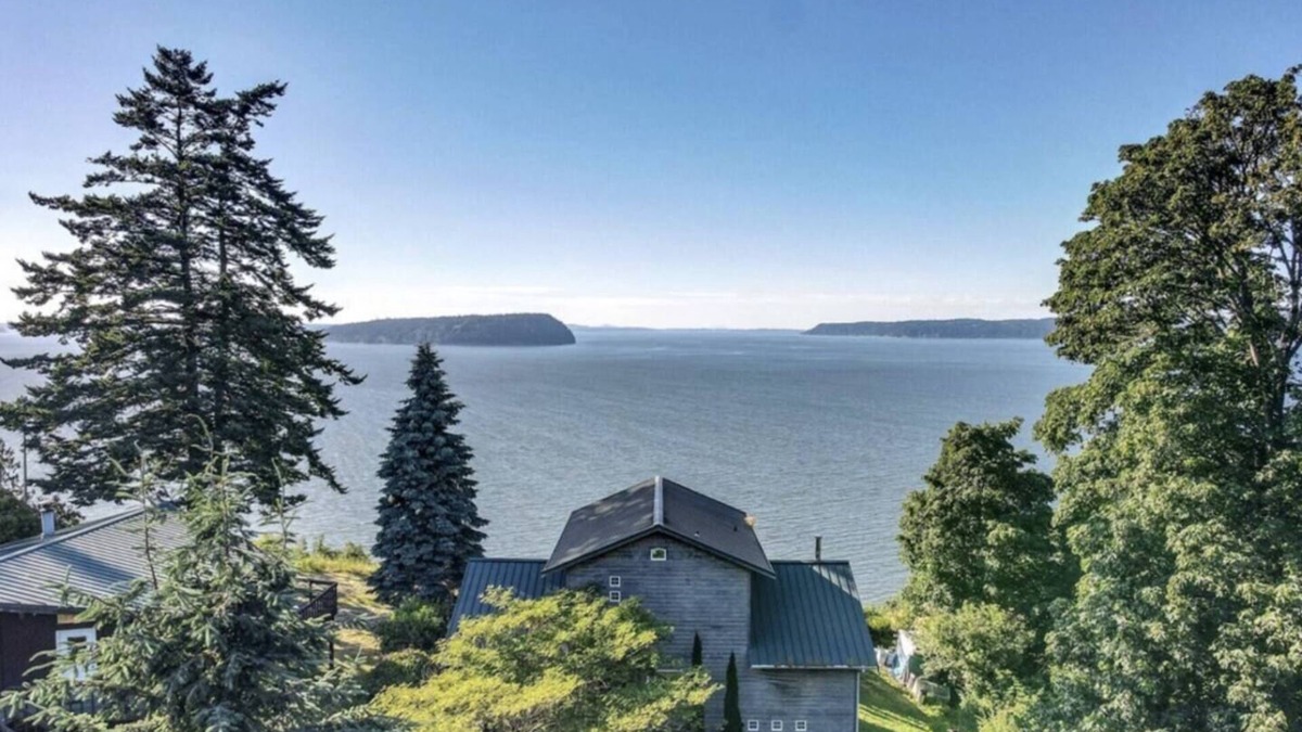 Everett House | Hat Island Private Retreat
