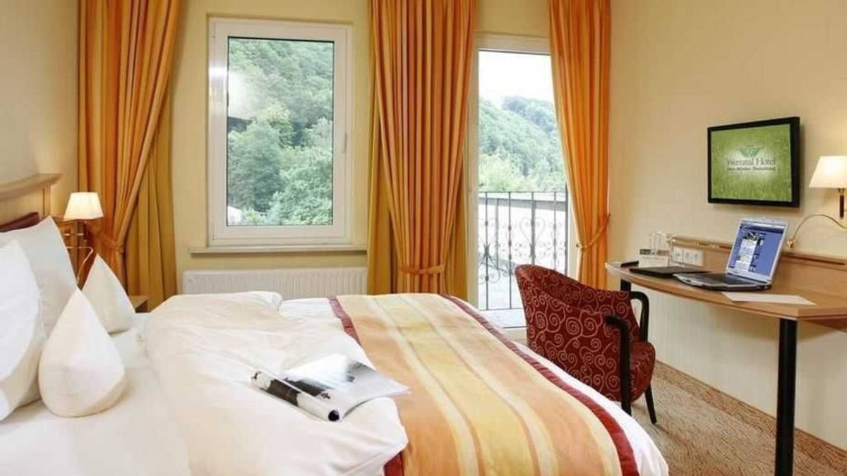 Hannoversch Munden House | Haupthaus Doppelzimmer mit Balkon - Flux - Biohotel im Werratal