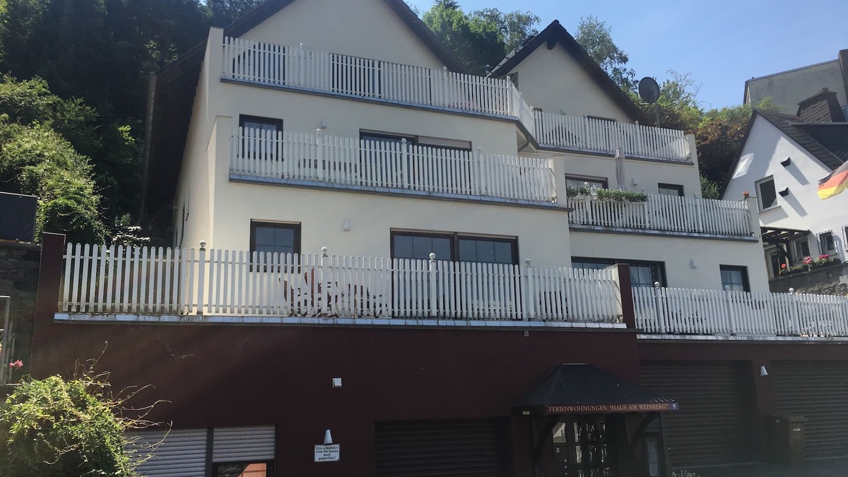 Mainz-Bingen House | Haus am Weinberg with a view of the Rhine and the vineyards