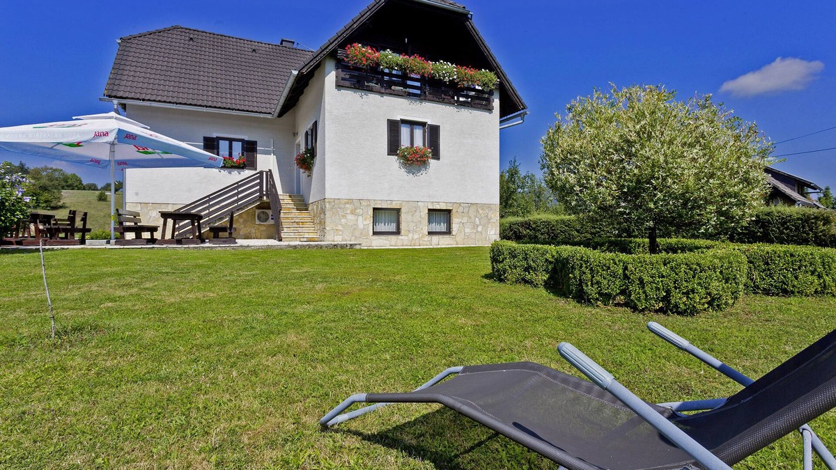 Korana Apartment | Haus Anna in Rastovača - Plitvicer Seen/Haus Anna in Rastovača - Dreibettzimmer