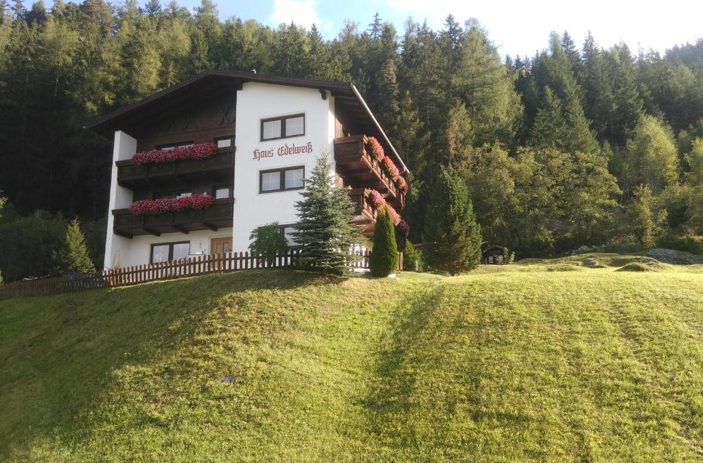 Jerzens Bed & Breakfast | Haus Edelweiß