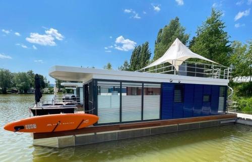 Godelheim Boat Rental | Hausboot Aquamarin - LP4