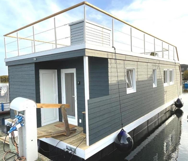 Schleswig House | Hausboot Bruntje mit Dachterrasse in Schleswig
