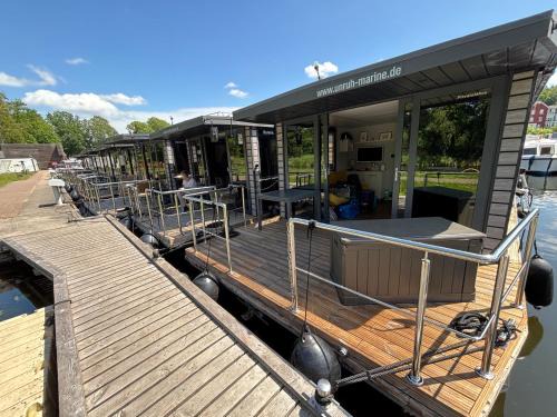 Kleinzerlang Boat Rental | Hausboot Privatsfähre als Festanlieger