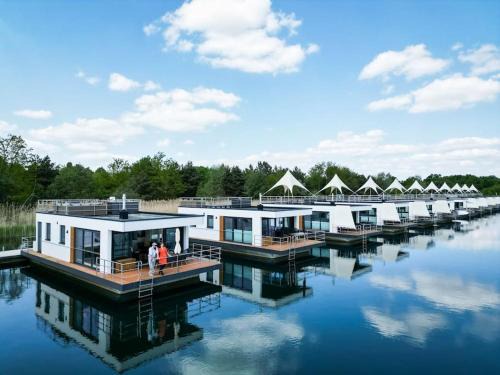 Vetschau/Spreewald Boat Rental | Hausboot Queen oder King