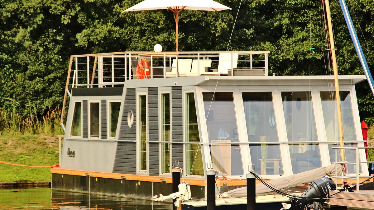 Ueckermuende House | Hausboot Ueckermünde - Ihr Besonderer Urlaub auf dem Wasser