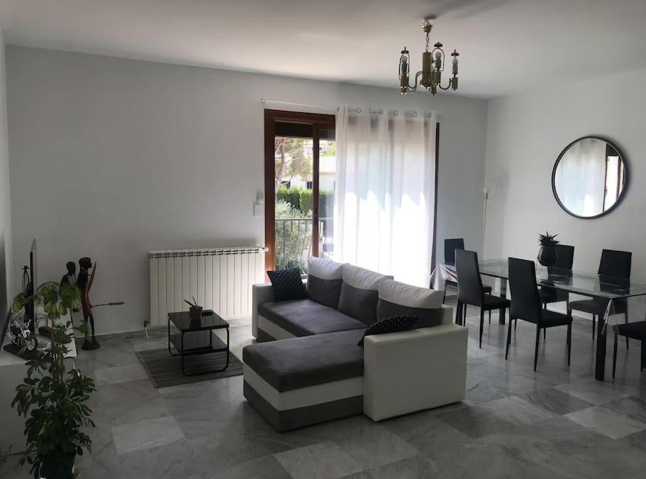 Carnoux-en-Provence Apartment | Haut de maison entièrement rénové avec garage