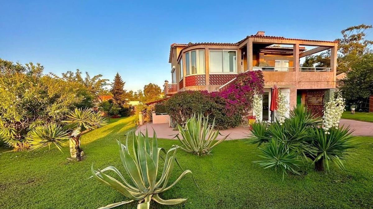 La Marana Villa | HAUT VILLA MESANGES 5 minutes walk from the beach !