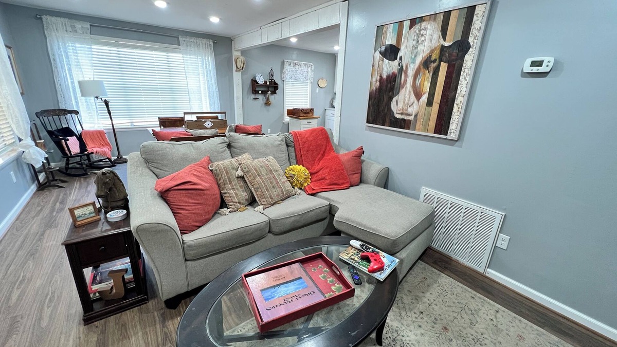 Waveland Cottage | Havana Day Dreamin - Near Blue Mtn Lake: Great guesthouse w/hot tub.