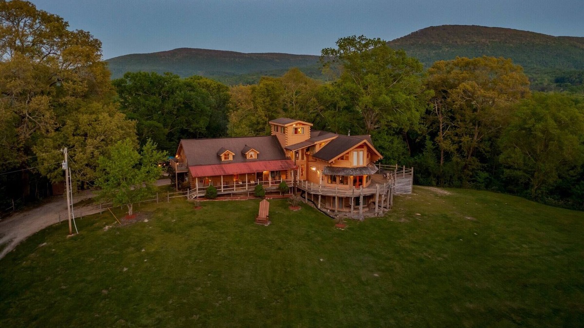 Chickamauga Cabin | Have a Hallmark Christmas! Decorated w/Incredible views! Great for all ages!