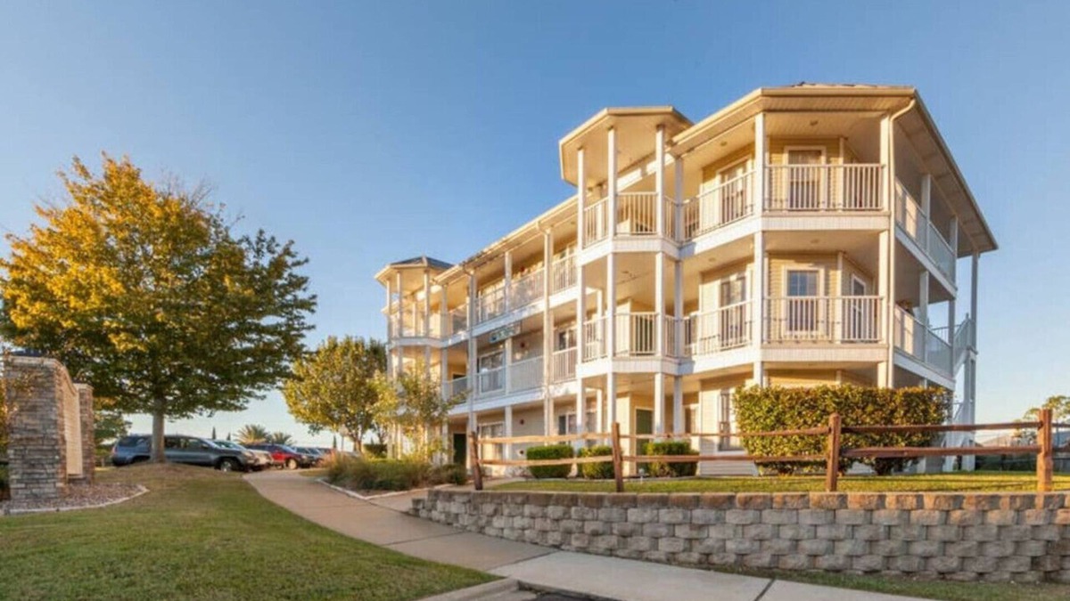 Conroe Condo | Have Family Fun Outdoors in this 2BD condo with onsite resort activities