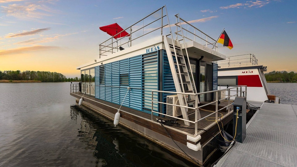 Oberhavel Boat Rental | Havel Houseboat Serenity