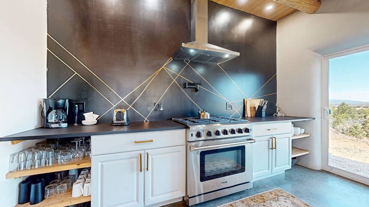 Arroyo Hondo House | Haven in Arroyo Hondo: Stylish 4-Bedroom Retreat with Stunning Views