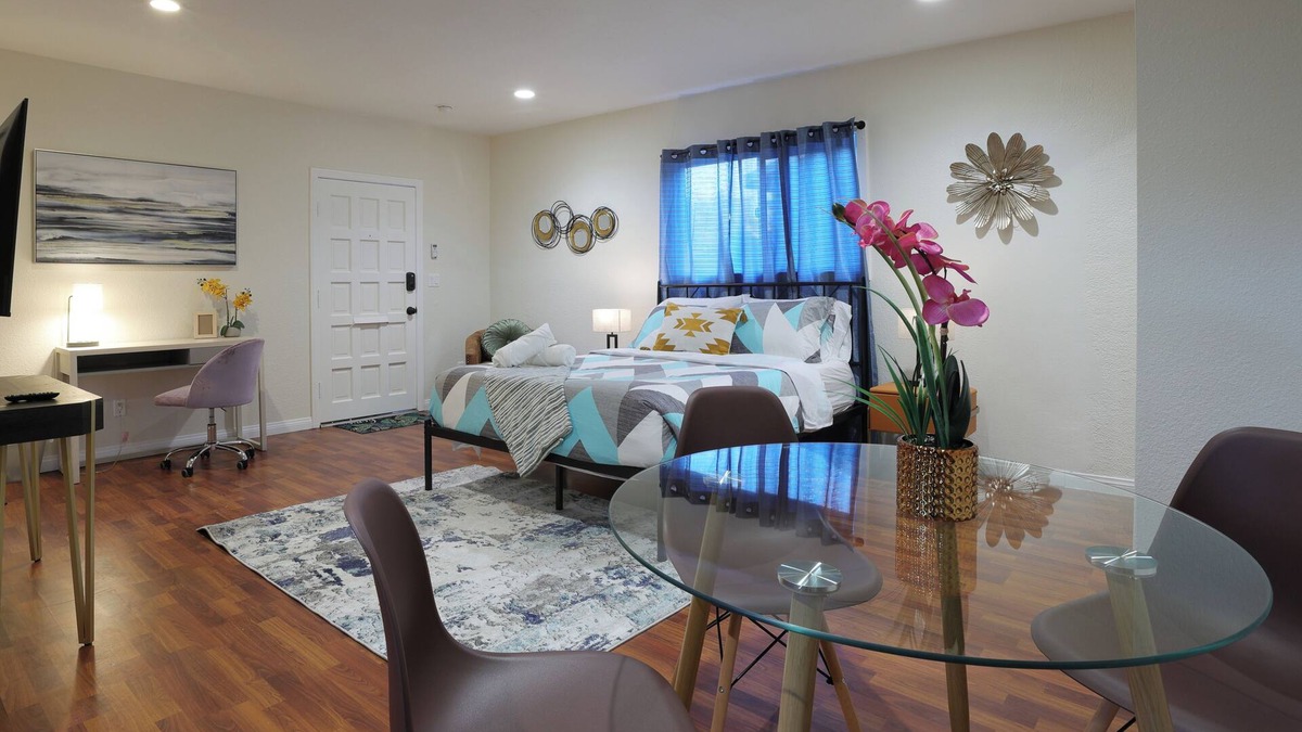 Park Mesa Heights Apartment | Haven in Convenient LA Location