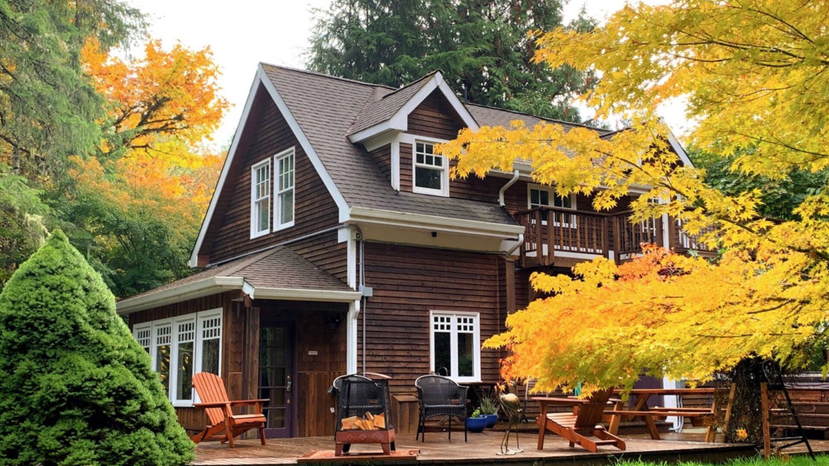 Shelton House | Haven near the water with kayaks, firepit, decks, amazing views - dog-friendly