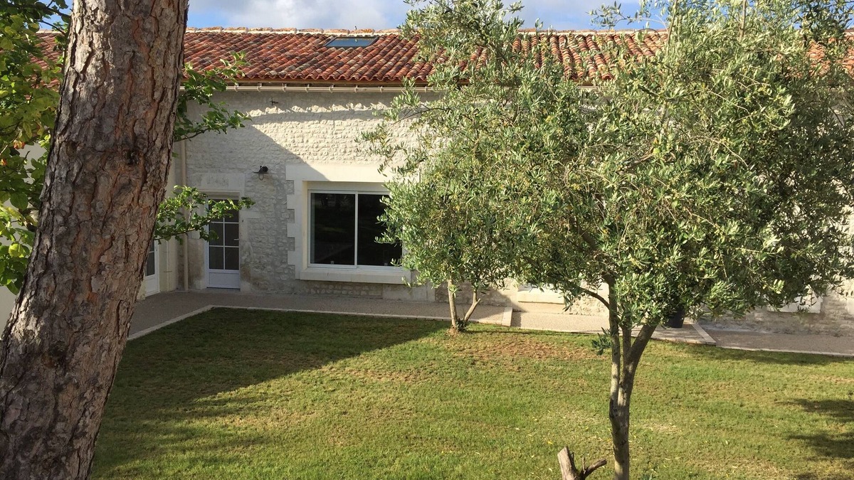 Juillac-le-Coq House | Haven of peace in the heart of the Charente vineyards