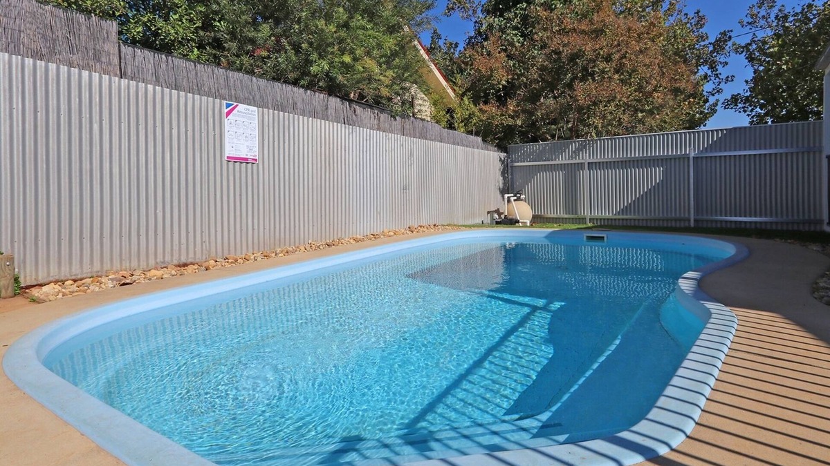 Turvey Park House | Haven on Halloran “Cute as a Button” Pool, Free Wifi & Netflix