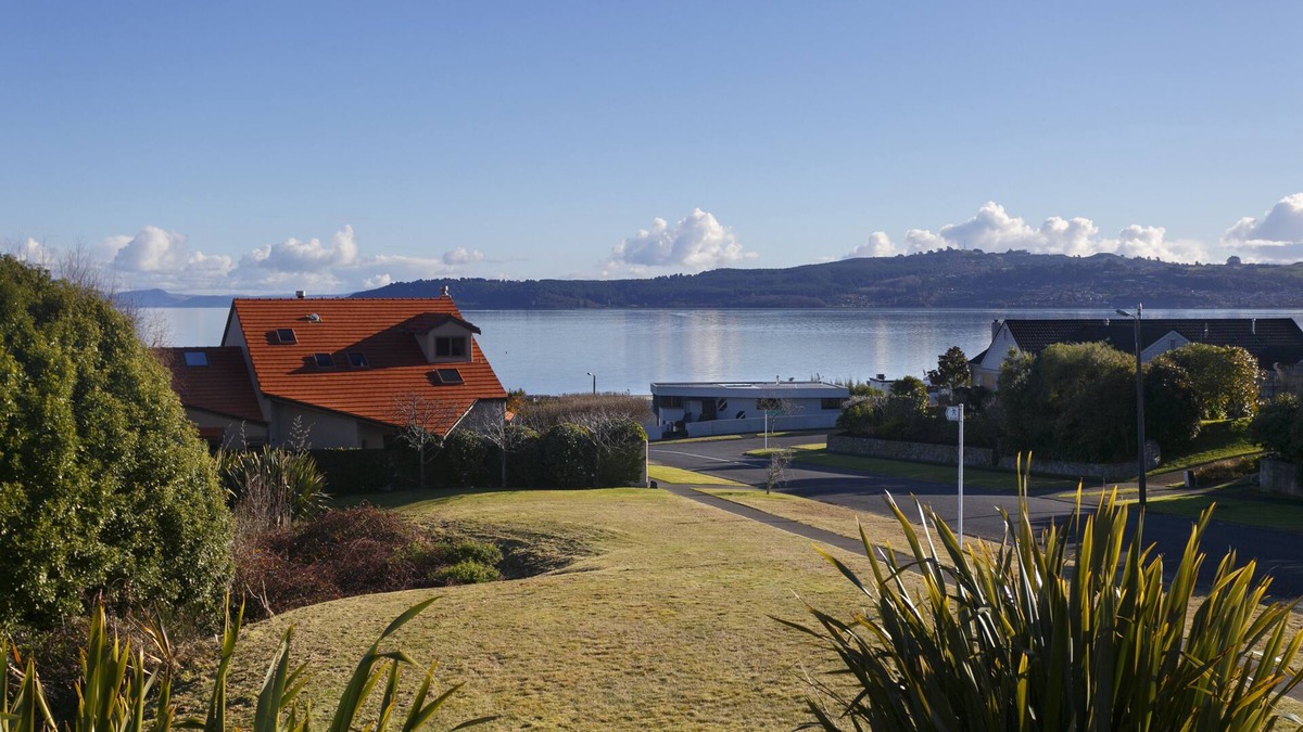 Waipahihi House | Haven on Harvey - Lake Taupo