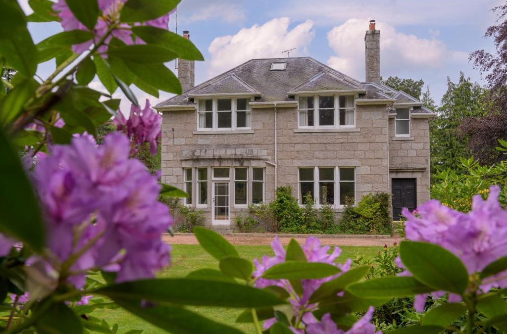 Aboyne House | Haven Retreat Scotland - Large 4 Bed House with Woodland garden, Aboyne ,Royal Deeside