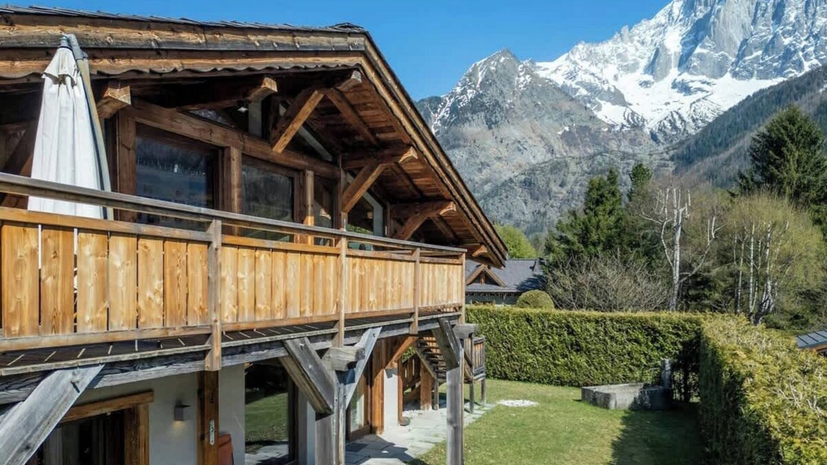 Les Praz-de-Chamonix Ski Chalet | Havre des Praz - 8px Views, Garden, Fireplace, BBQ