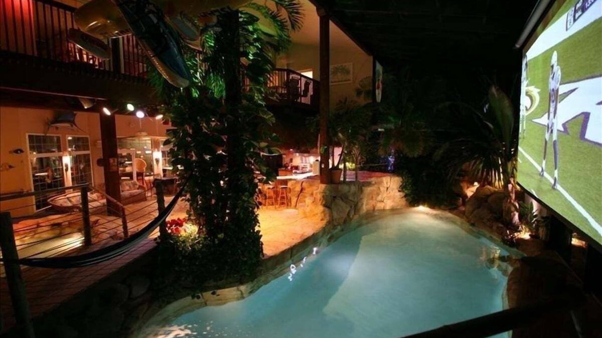 Media House | HAWAII Indoors! Swim-up Tiki-Bar 20' Palms,5 waterfalls,2 Theaters,Pool, Spa,Gym