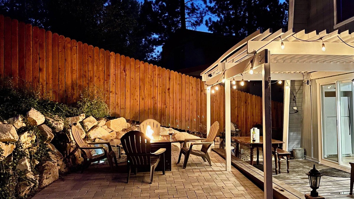 Moonridge House | Hawk Hill Cabin - Great Close to Slopes! Fenced Yard! Zipline!