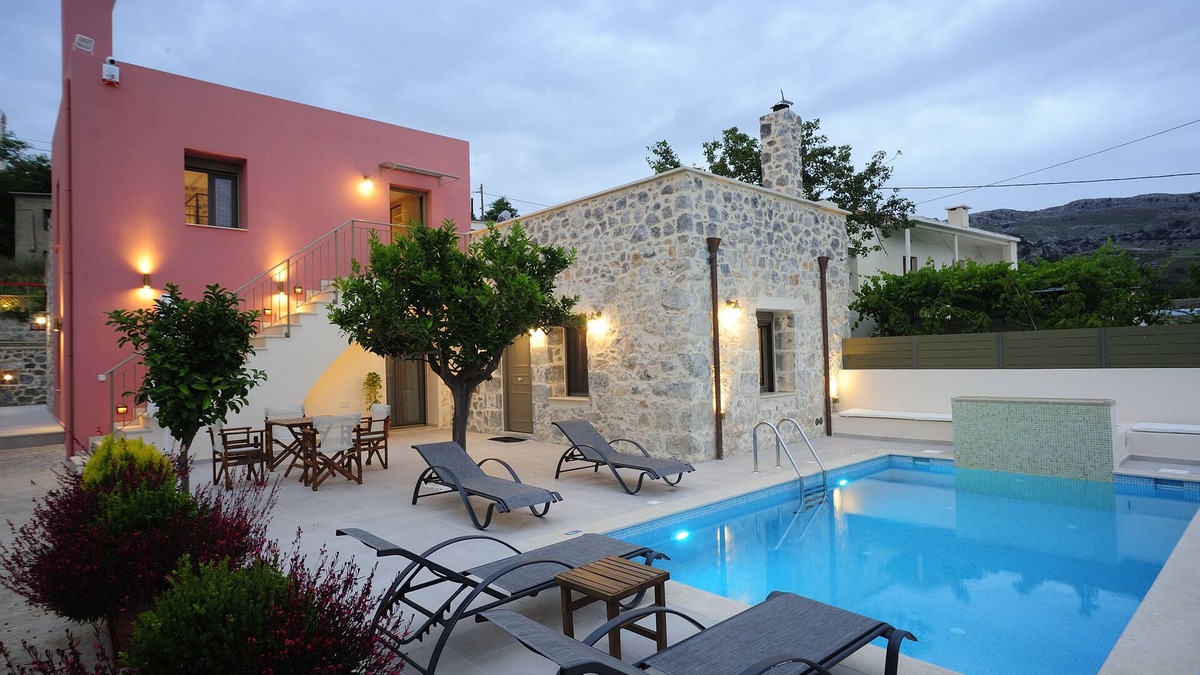 Gerakari Villa | Hawk Villa, nature’s essence! Close to Amazing Beaches