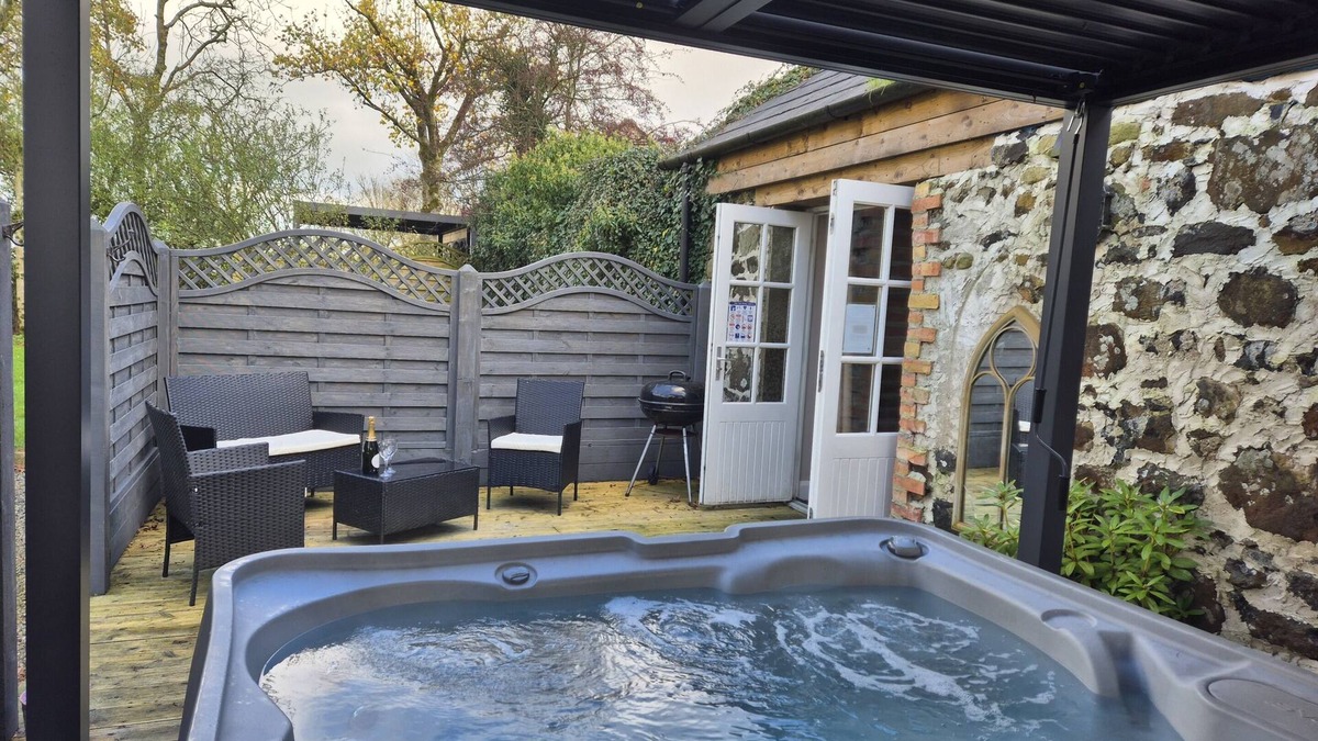 Ballymena Cottage | Hawthorn Hollow