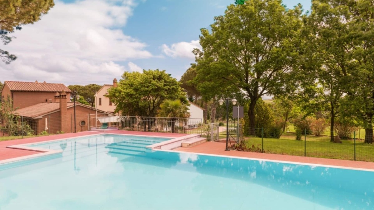 Castiglione del Lago Apartment | Hawthorn apt with shared pool family fun, Castiglione del Lago, Italy
