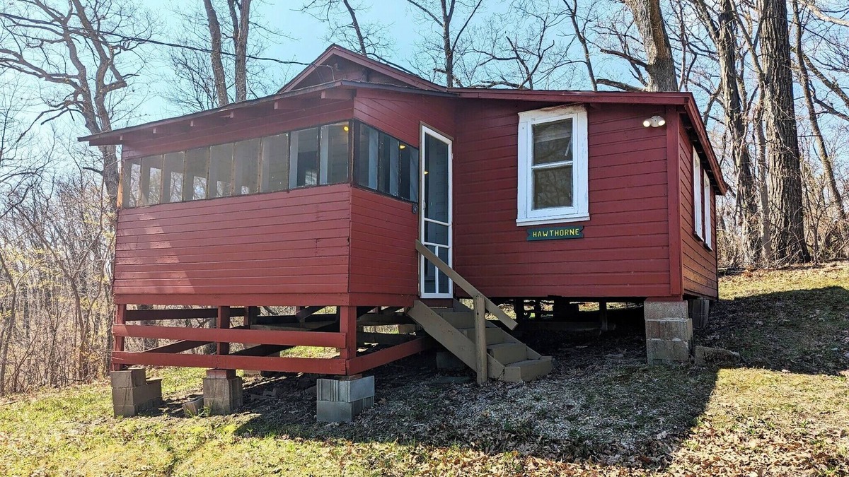 Buckingham Cabin | Hawthorne Cabin - Screened in Porch with Lake Views & Pet Friendly