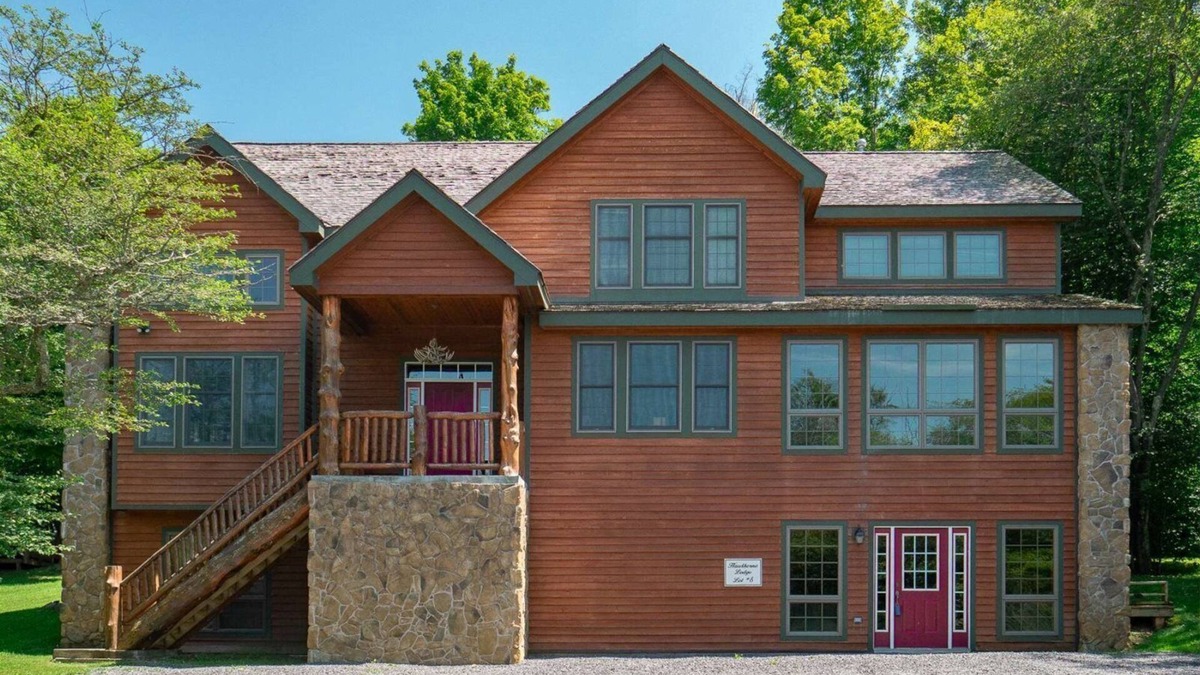 Timberline House | Hawthorne Lodge - 252 Winterset Road Hawthorne Lodge - Walk to Slopes, Air Conditioning, Pool Table, Hot Tub