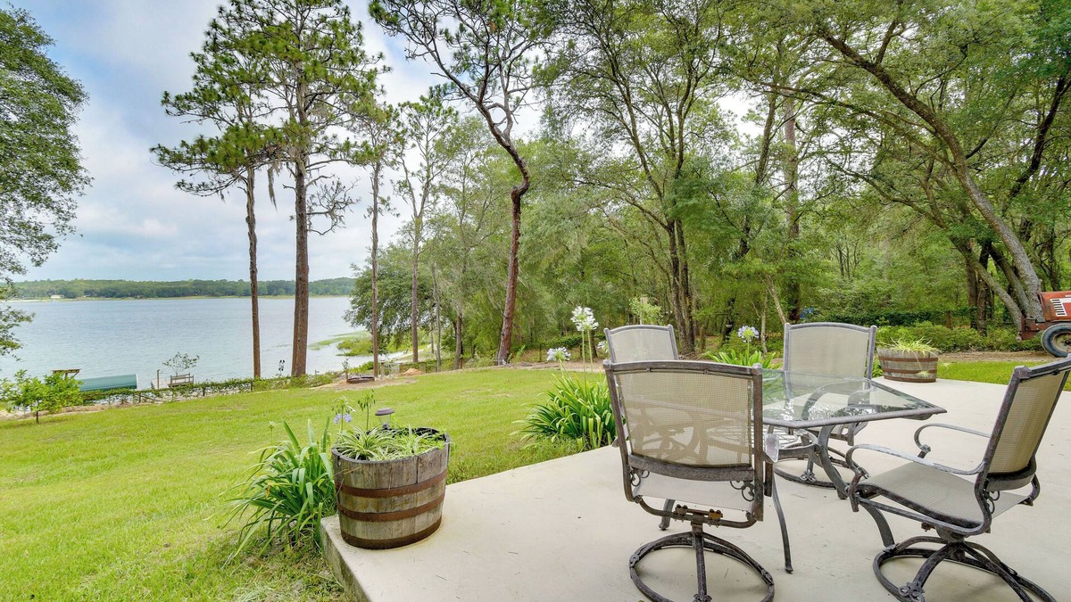 Putnam Hall House | Hawthorne Vacation Rental w/Access to Cue Lake