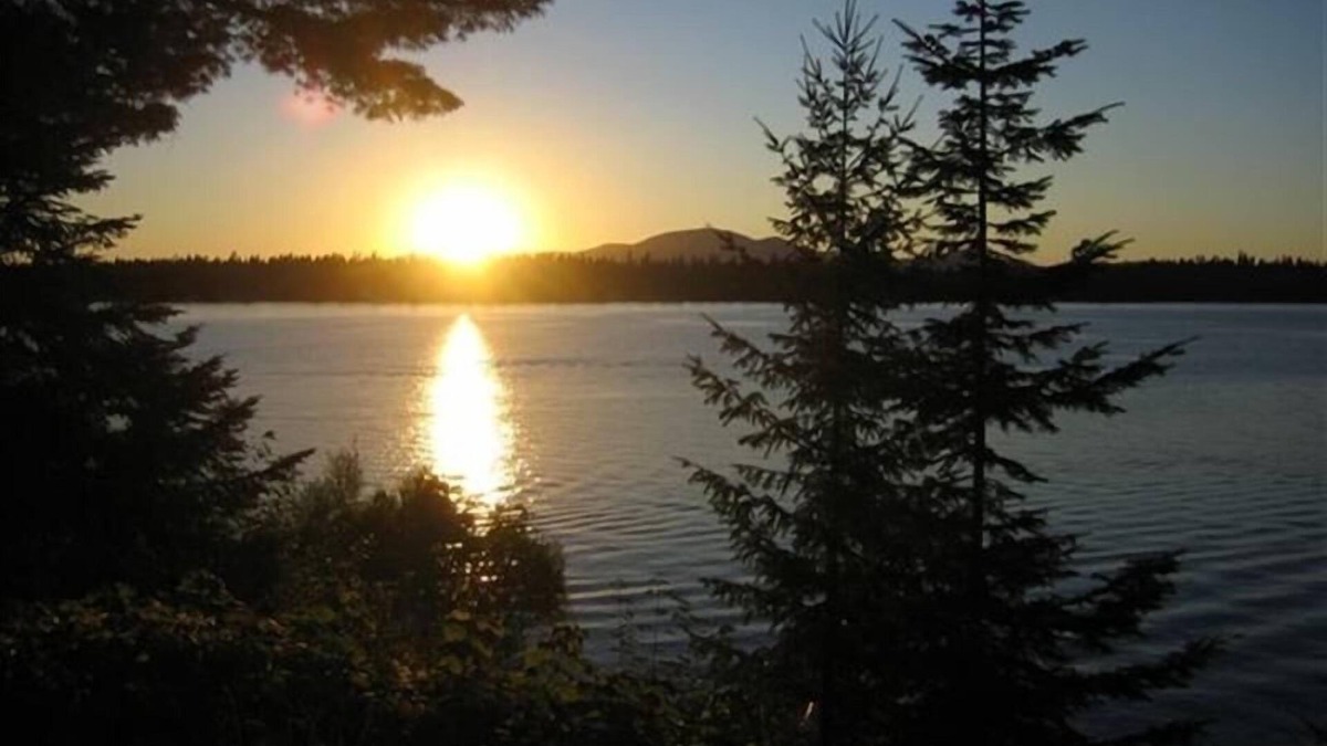 Clarksville House | Hayden Lake Summer Home/Private Dock/Spectacular Sunsets
