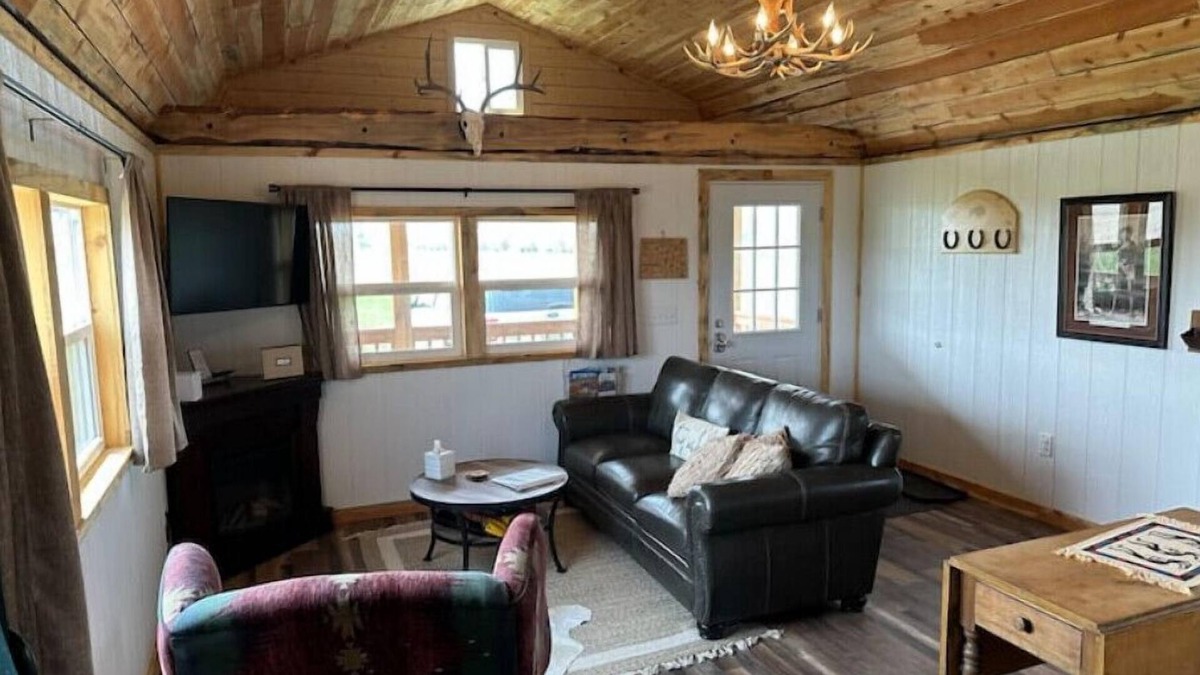 Fort Laramie Cabin | Hayfield Cabin 2, a place to get away from it all!nn