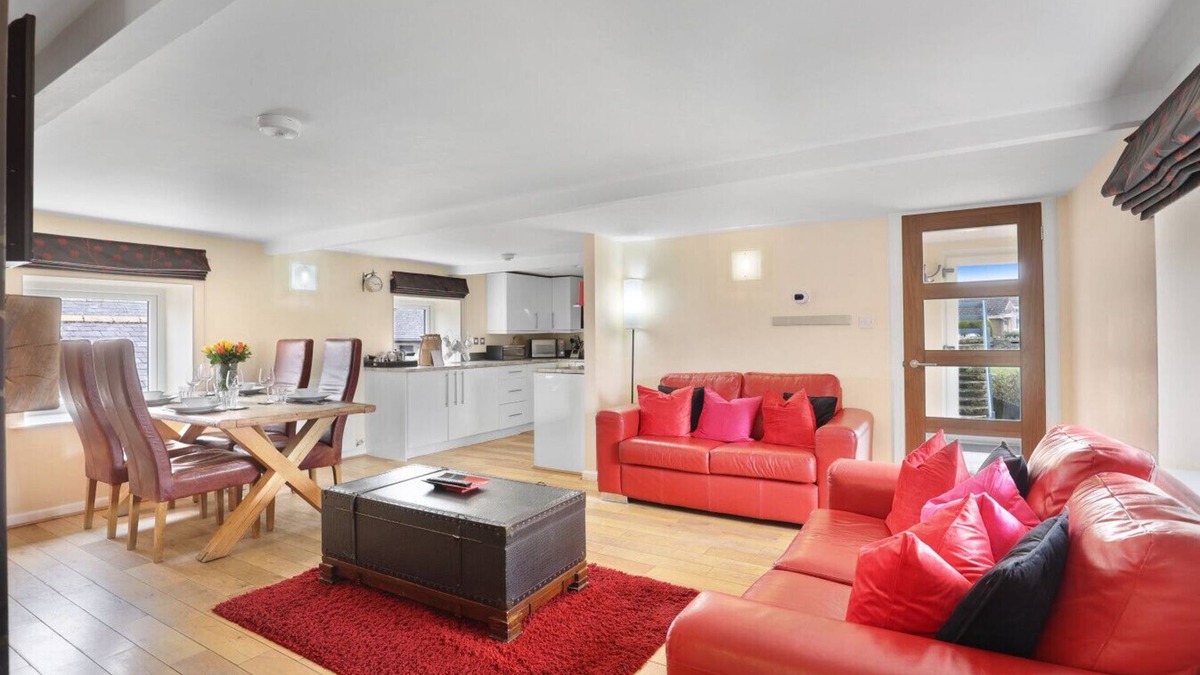 Bamburgh House | Hayloft Cottage - North East Escapes