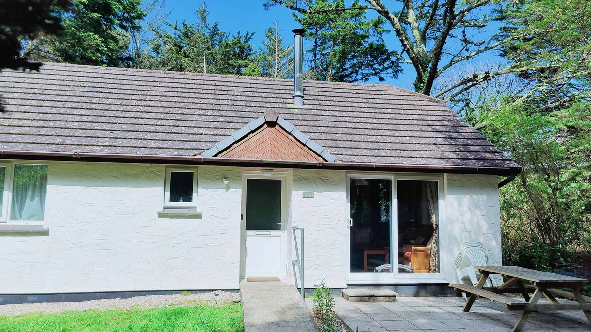 Goonhavern Cottage | Hazel Croft sleeping 5, woodland setting near great beaches