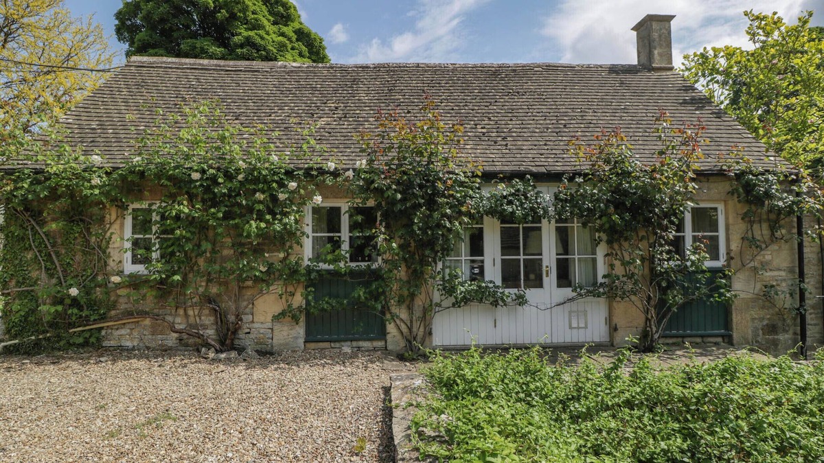 Brimpsfield Cottage | Hazel Manor Wing