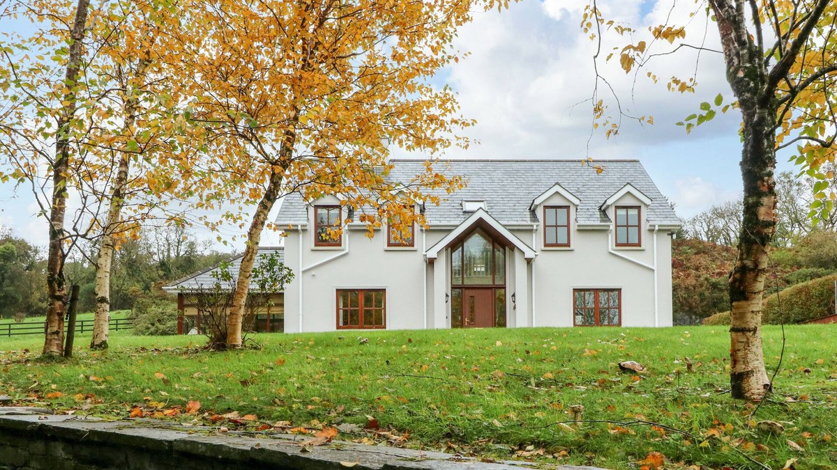 Leap House | HAZELWOOD, family friendly, with open fire in Leap, County Cork