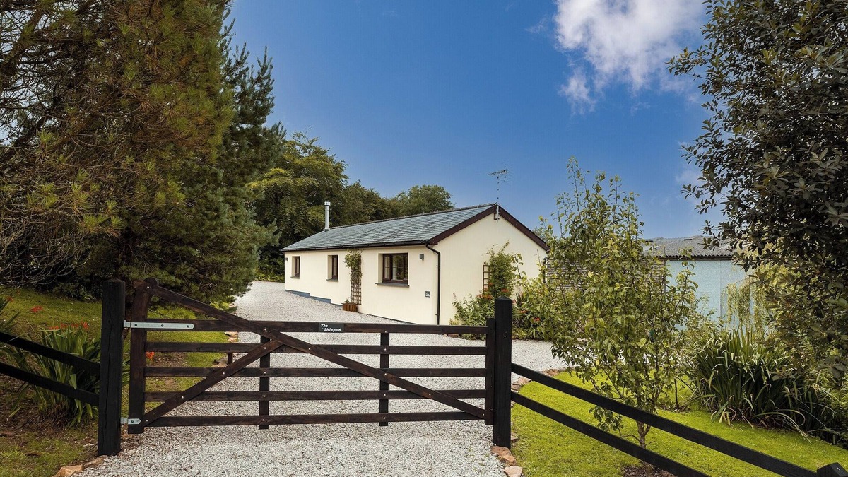 Beaworthy Cottage | Head off on a romantic countryside adventure with your loved one.
