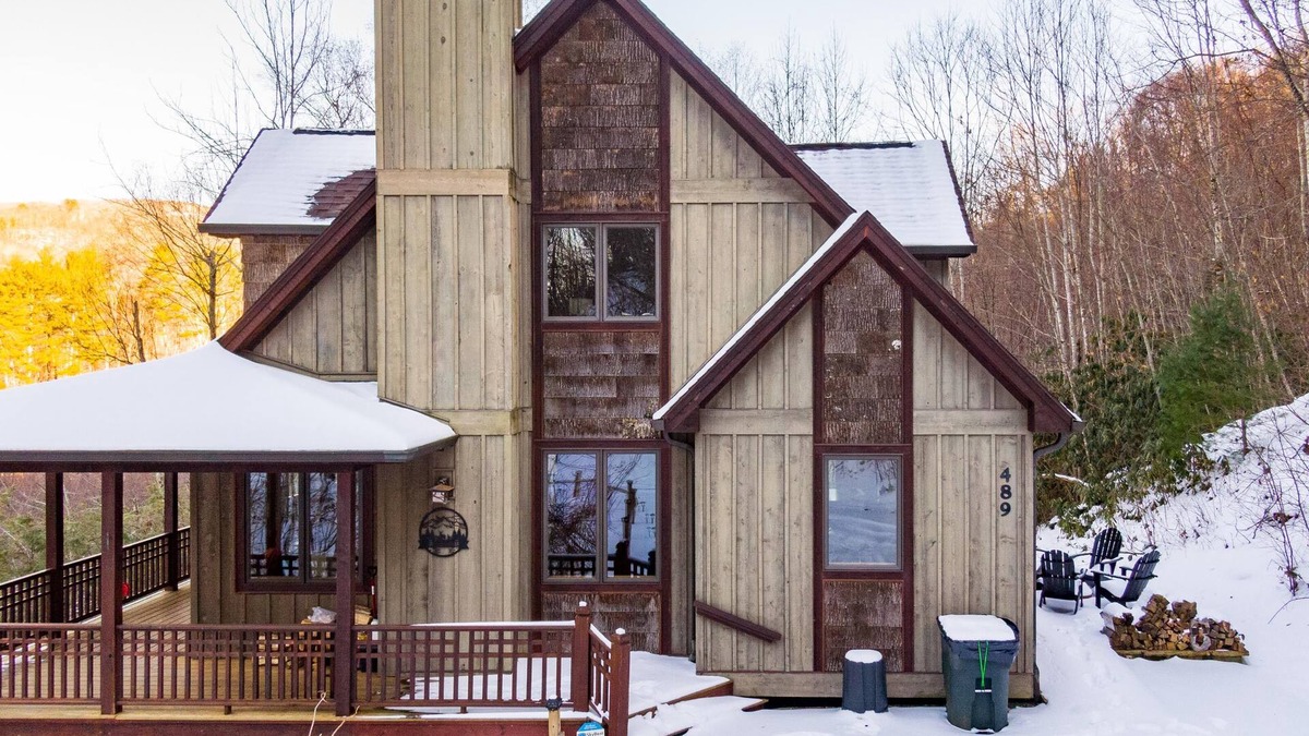 Elk Park House | Headwaters Hideaway 2 bed 2 and a half bath home in gated community near Banner Elk