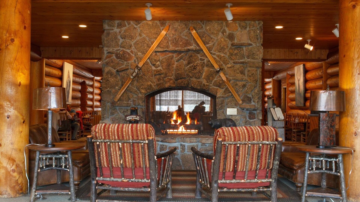 Flagg Ranch Hotel | Headwaters Lodge & Cabins at Flagg Ranch