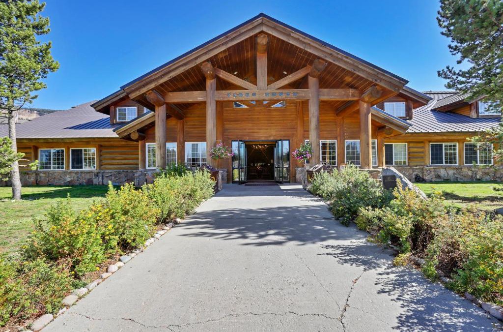 Flagg Ranch Cabin | Headwaters Lodge & Cabins at Flagg Ranch