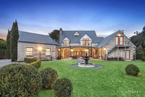 Monbulk Villa | Heart of a lion