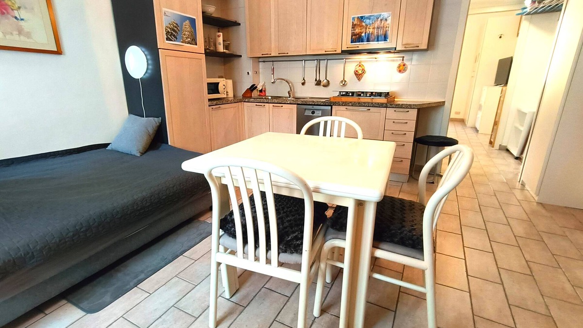 Chinatown Apartment | Heart of chinatown, pedestrian zone, go on foot to Center and the Sempione park