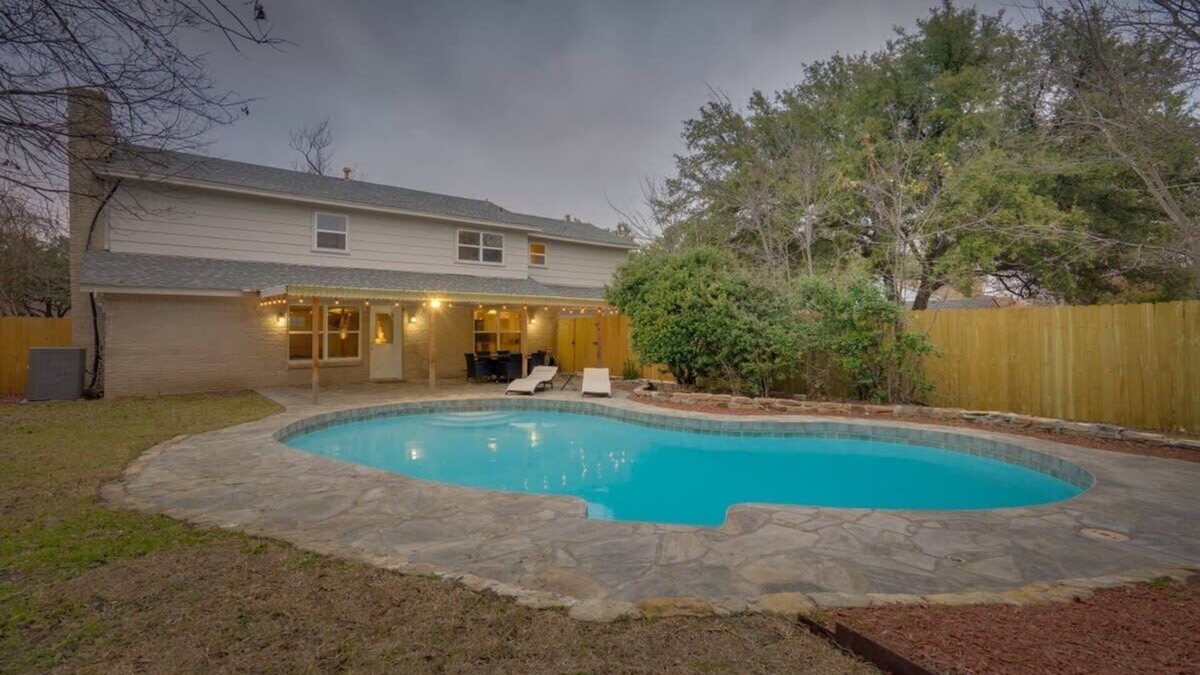Dallas House | Heart of Dallas - Mansion with Backyard Pool Oasis