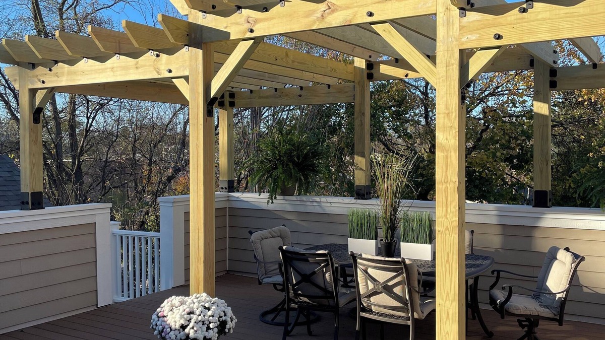 Libertyville House | Heart of Downtown Luxury 4 Bed 3.5 Ba Newer Construction with Rooftop Deck