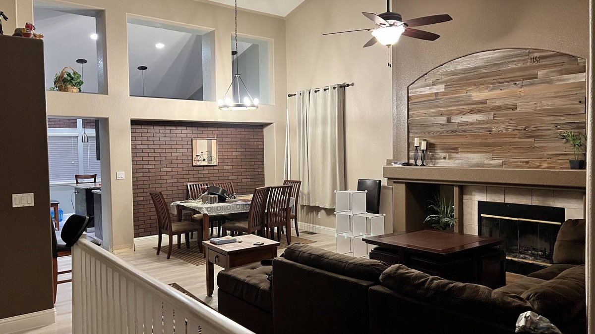 Folsom House | Heart of Folsom - Large house with game room