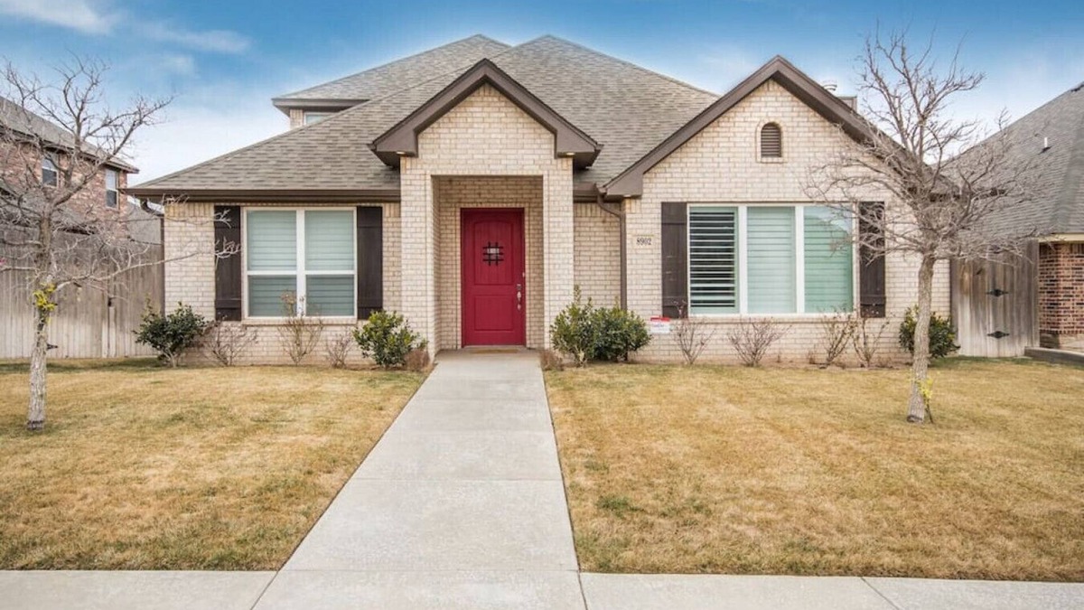 Amarillo House | Heart of Heritage Hills Home